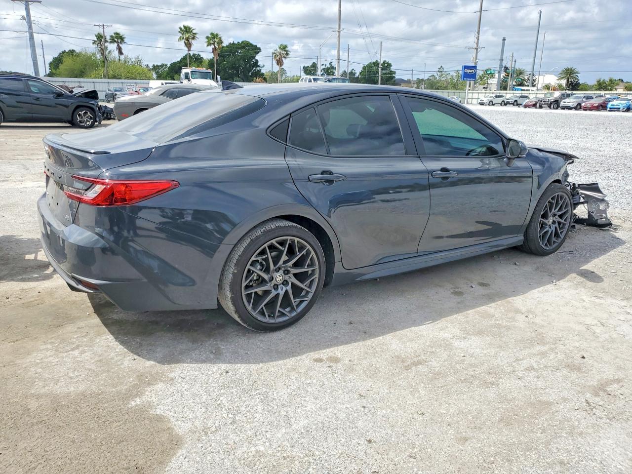 2025 Toyota Camry Se - Image 3