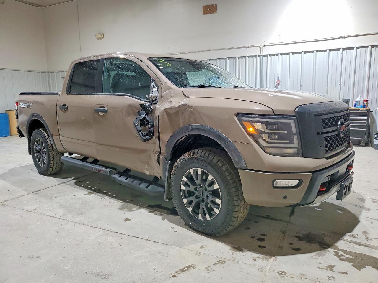 2022 Nissan Titan Pro-4X - Фото 4
