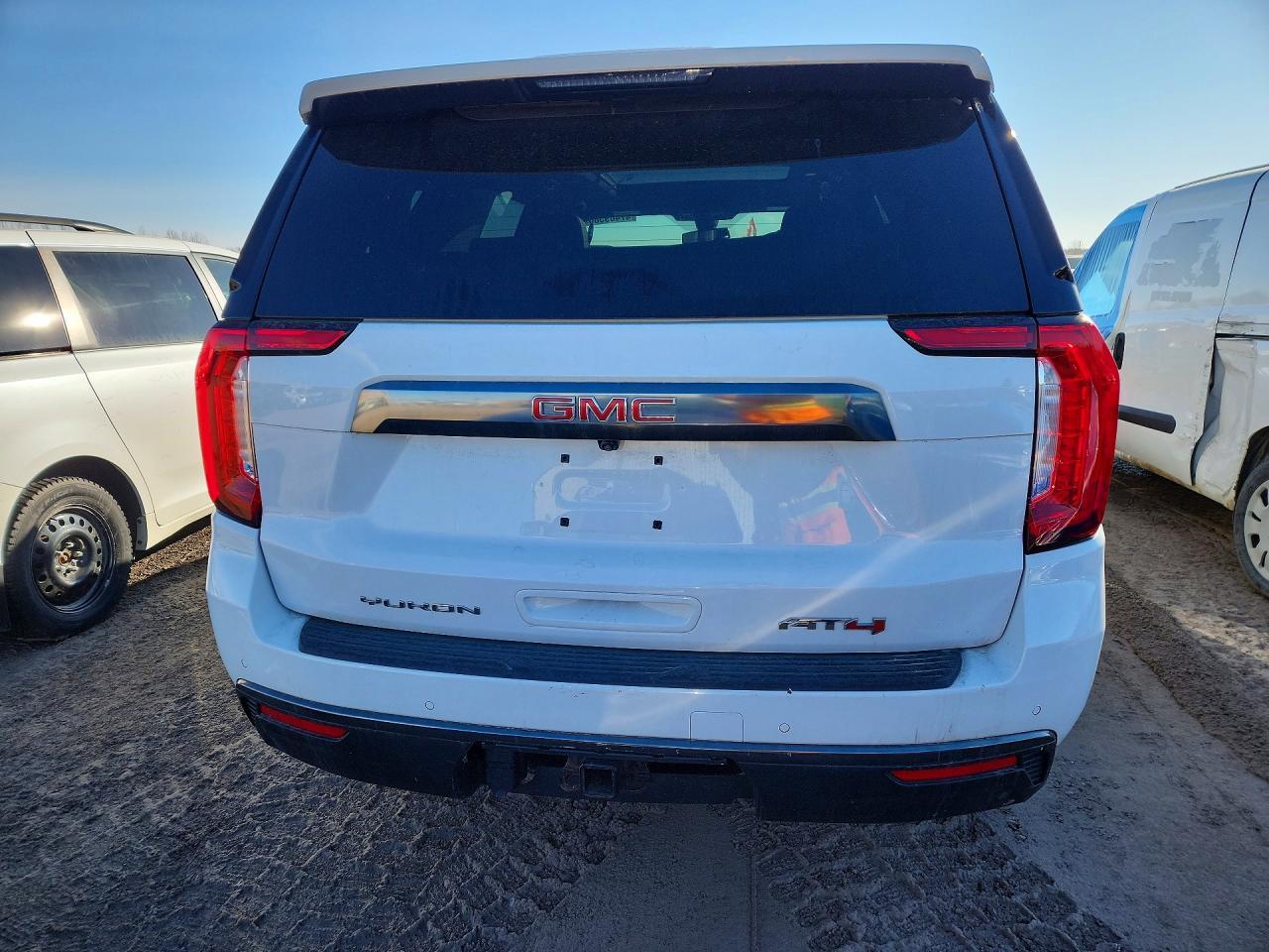 2021 GMC Yukon At4 - Фото 6