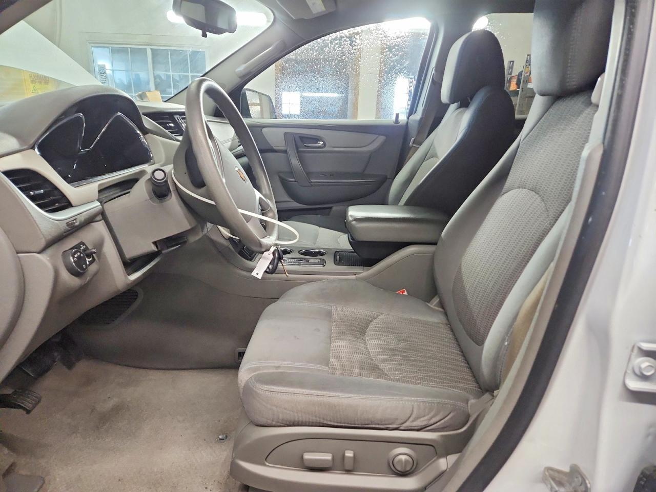 2017 Chevrolet Traverse Ls - Фото 7