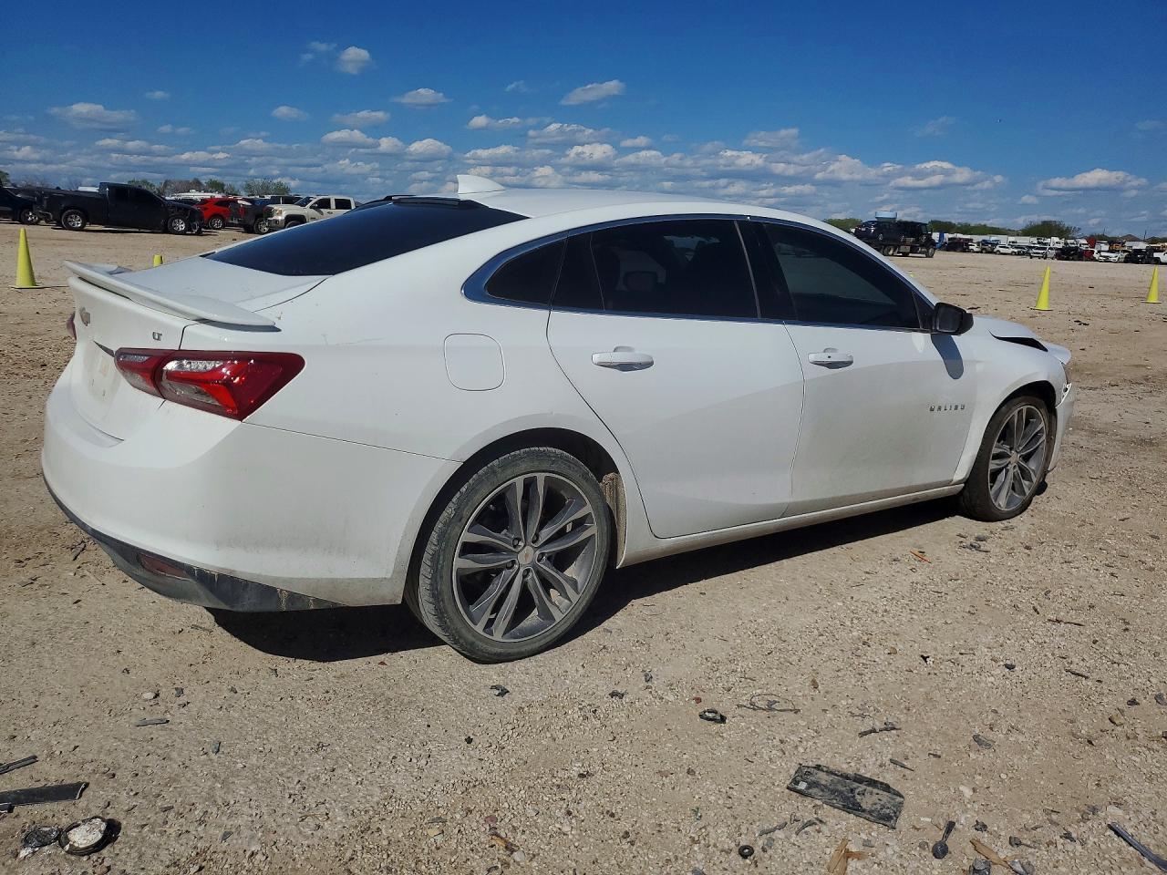 2022 Chevrolet Malibu Lt - Фото 3