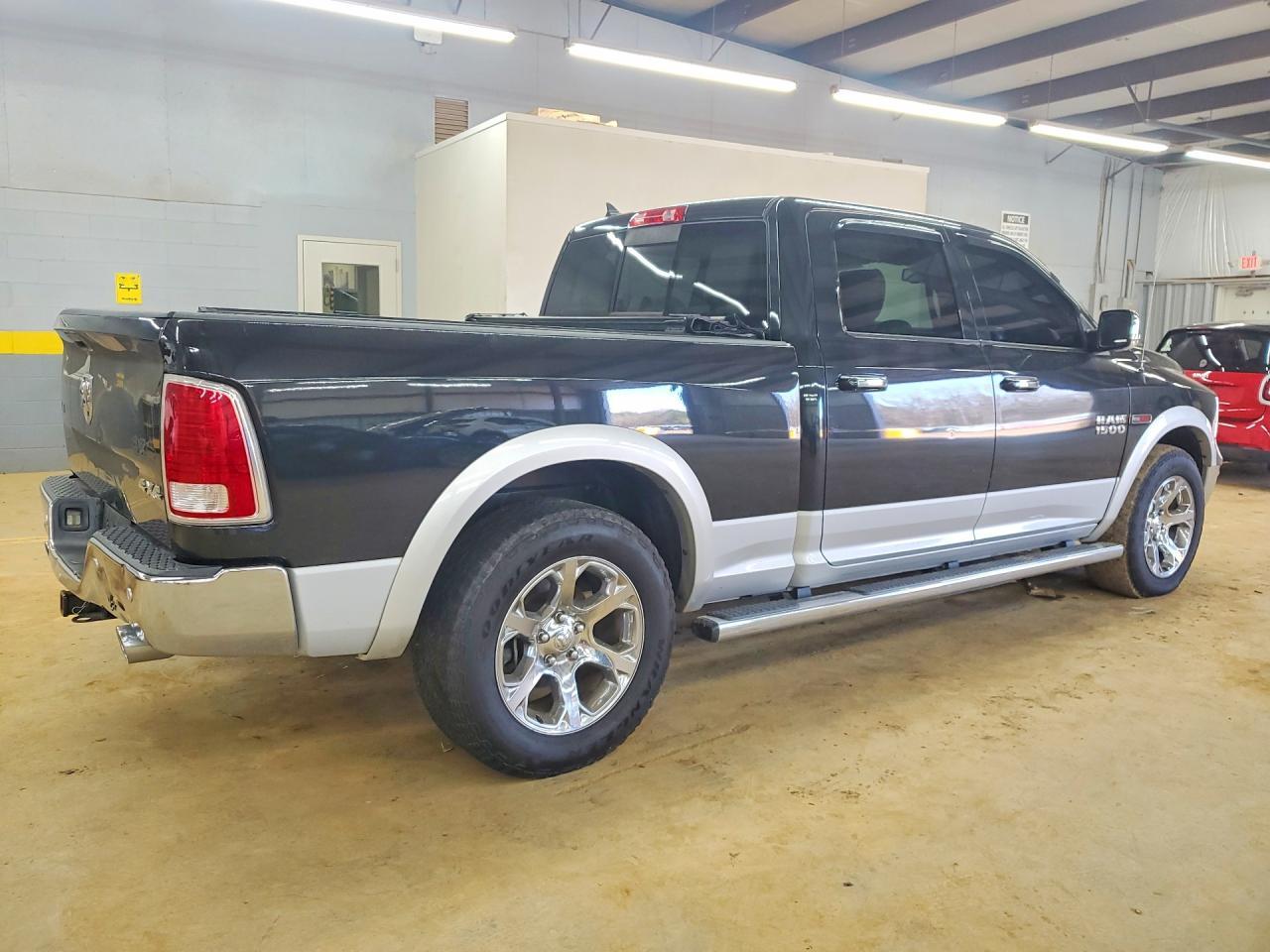 2016 Ram 1500 Laramie 3.0L V6 Tdsl Crew Cab - Фото 3