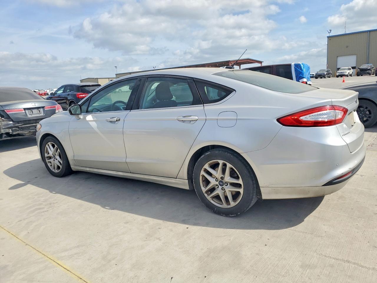 2016 Ford Fusion Se - Image 2