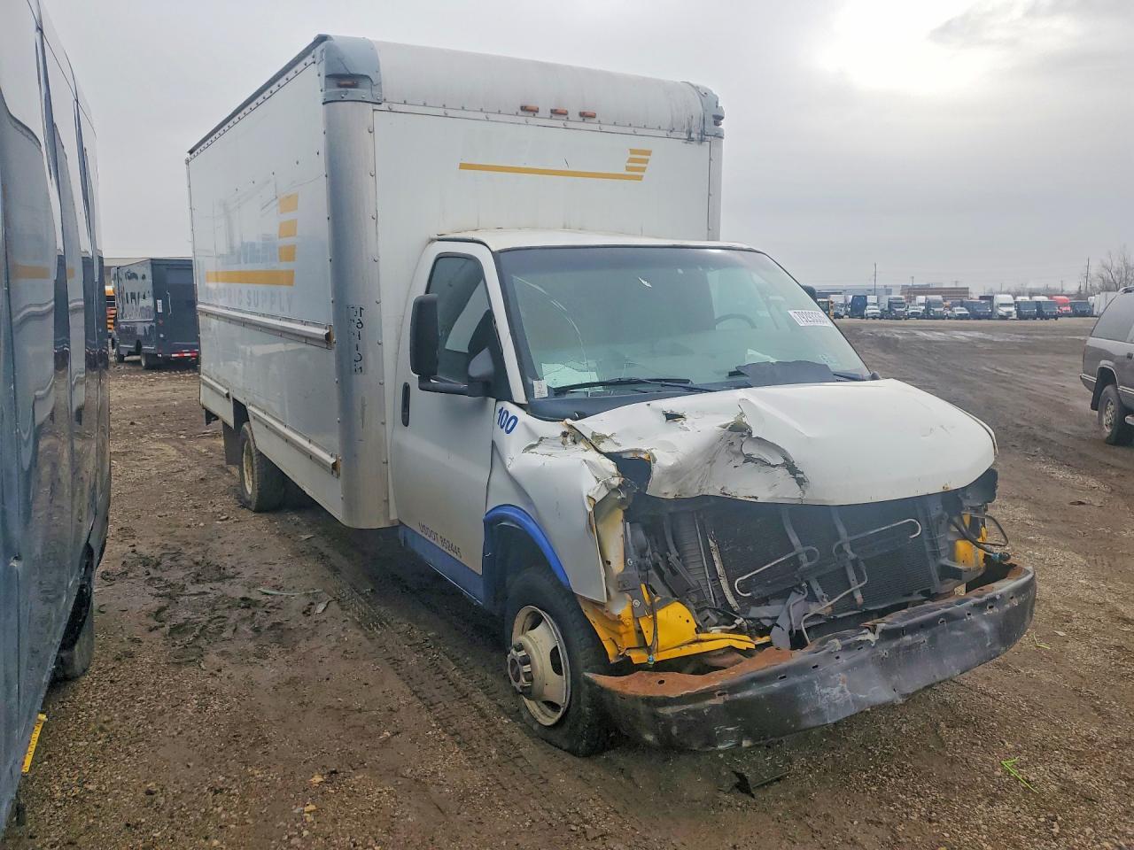 2011 GMC Savana Cutaway G3500 - Фото 4