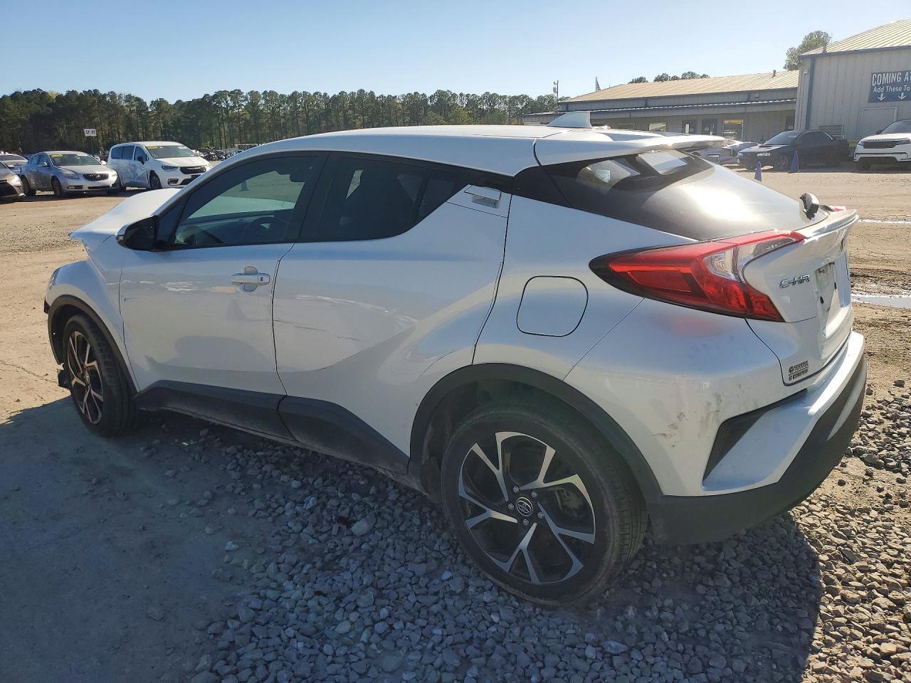 2021 Toyota C-Hr Xle - Image 2