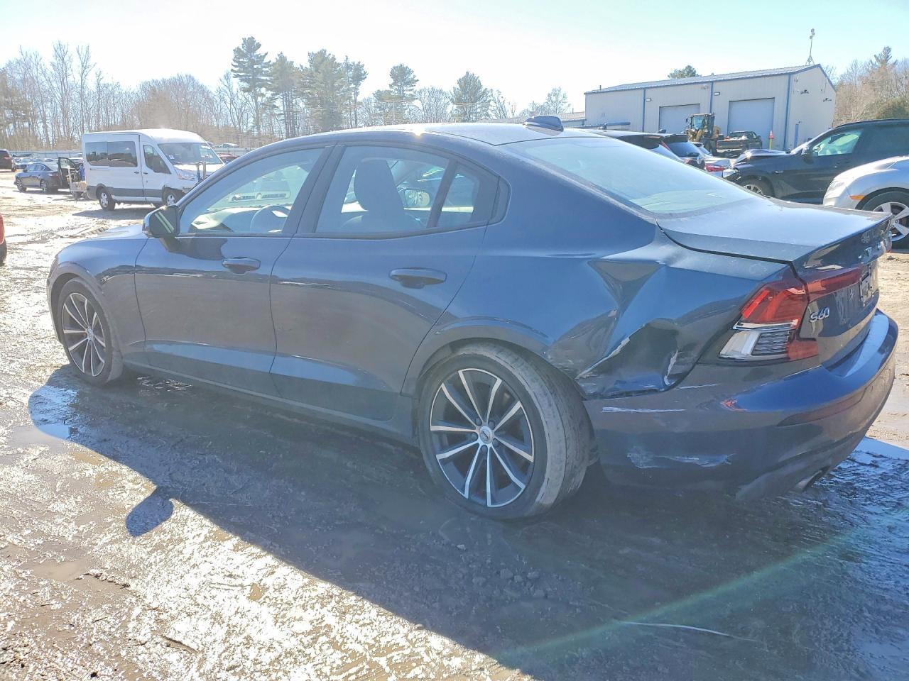 2021 Volvo S60 T6 Momentum - Image 2