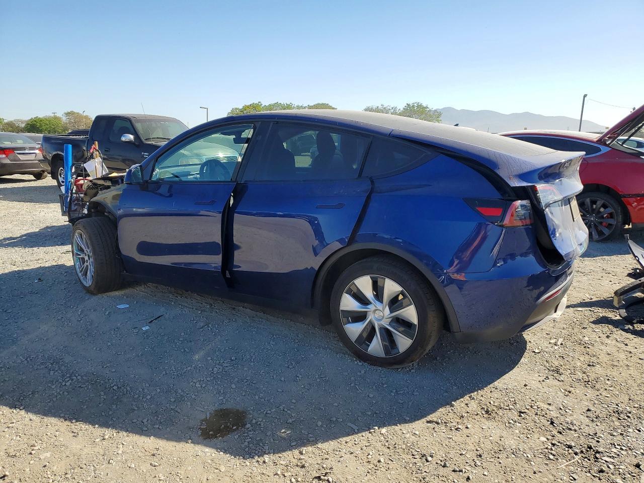 2023 Tesla Model Y - Фото 2