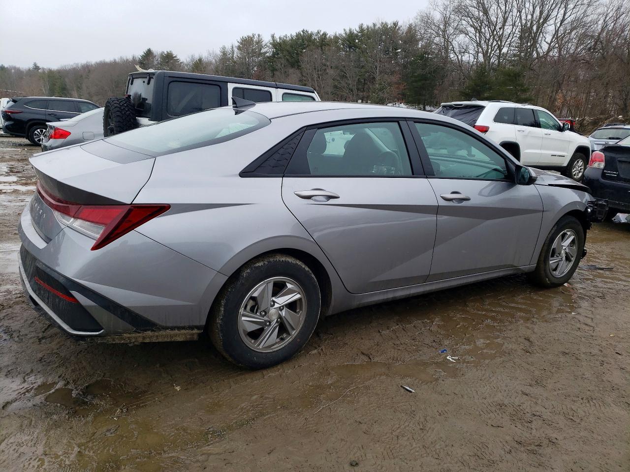 2025 Hyundai Elantra Se - Image 3