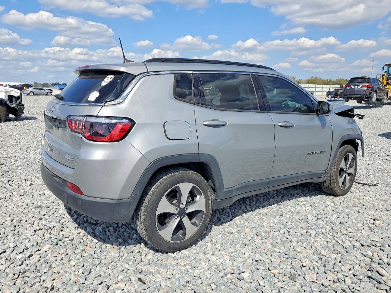 2020 Jeep Compass Latitude - Image 3