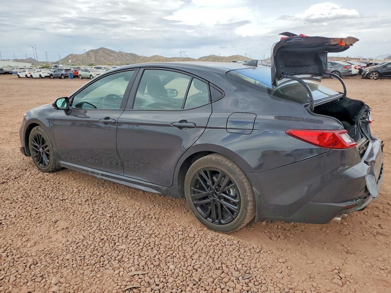 2025 Toyota Camry Se - Фото 2