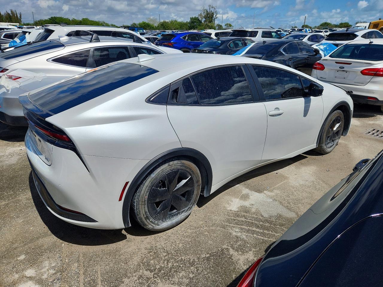 2024 Toyota Prius Le - Фото 3