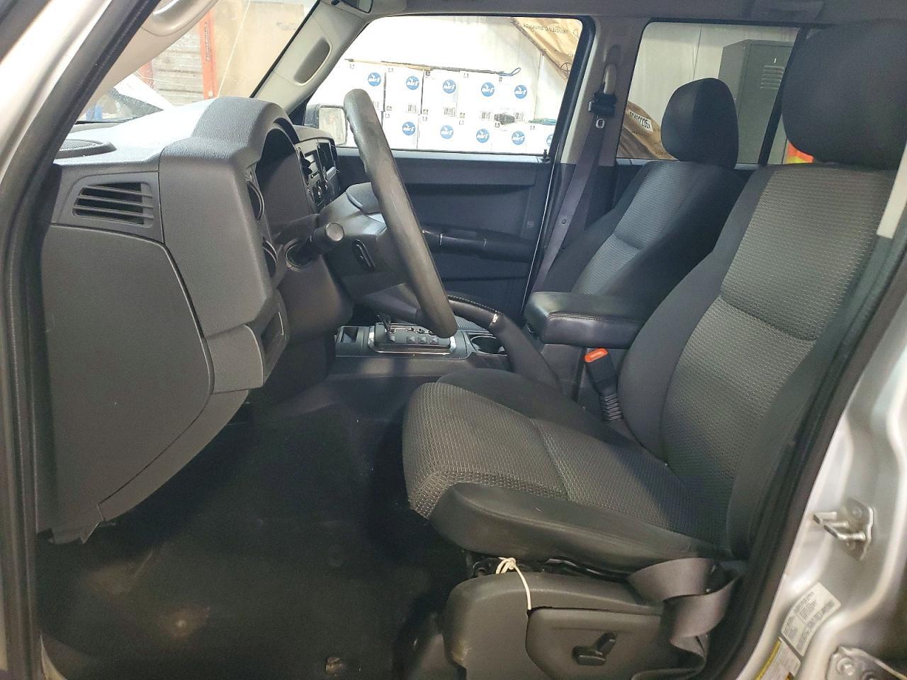 2010 Jeep Commander Sport - Image 7