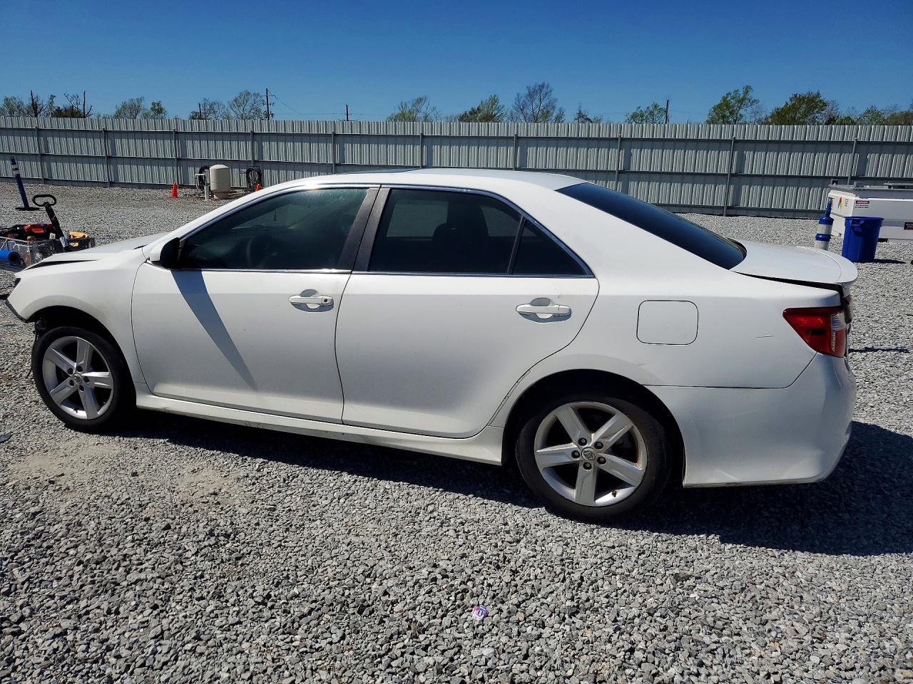 2013 Toyota Camry Se - Image 2