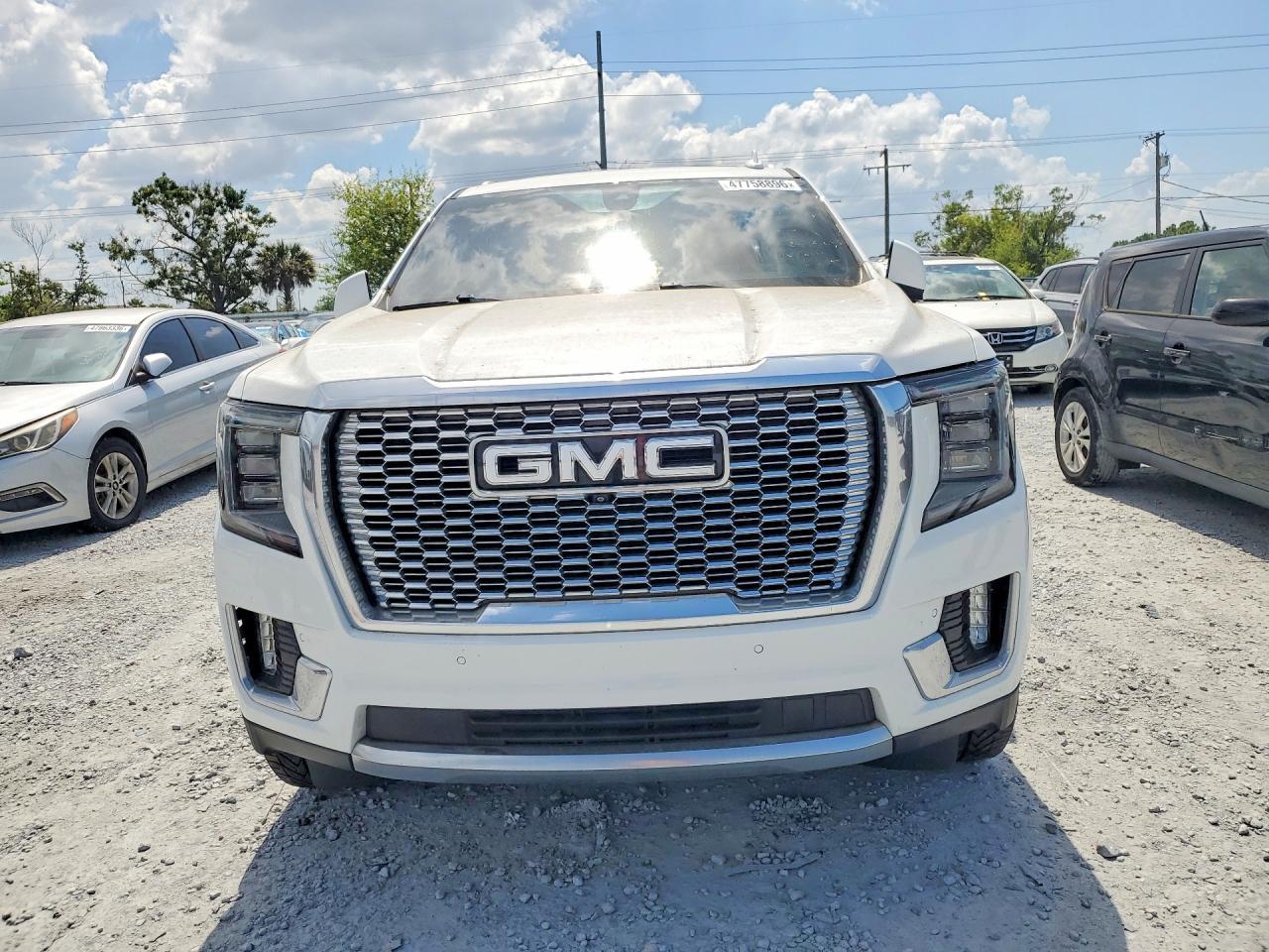 2021 GMC Yukon Denali - Image 5
