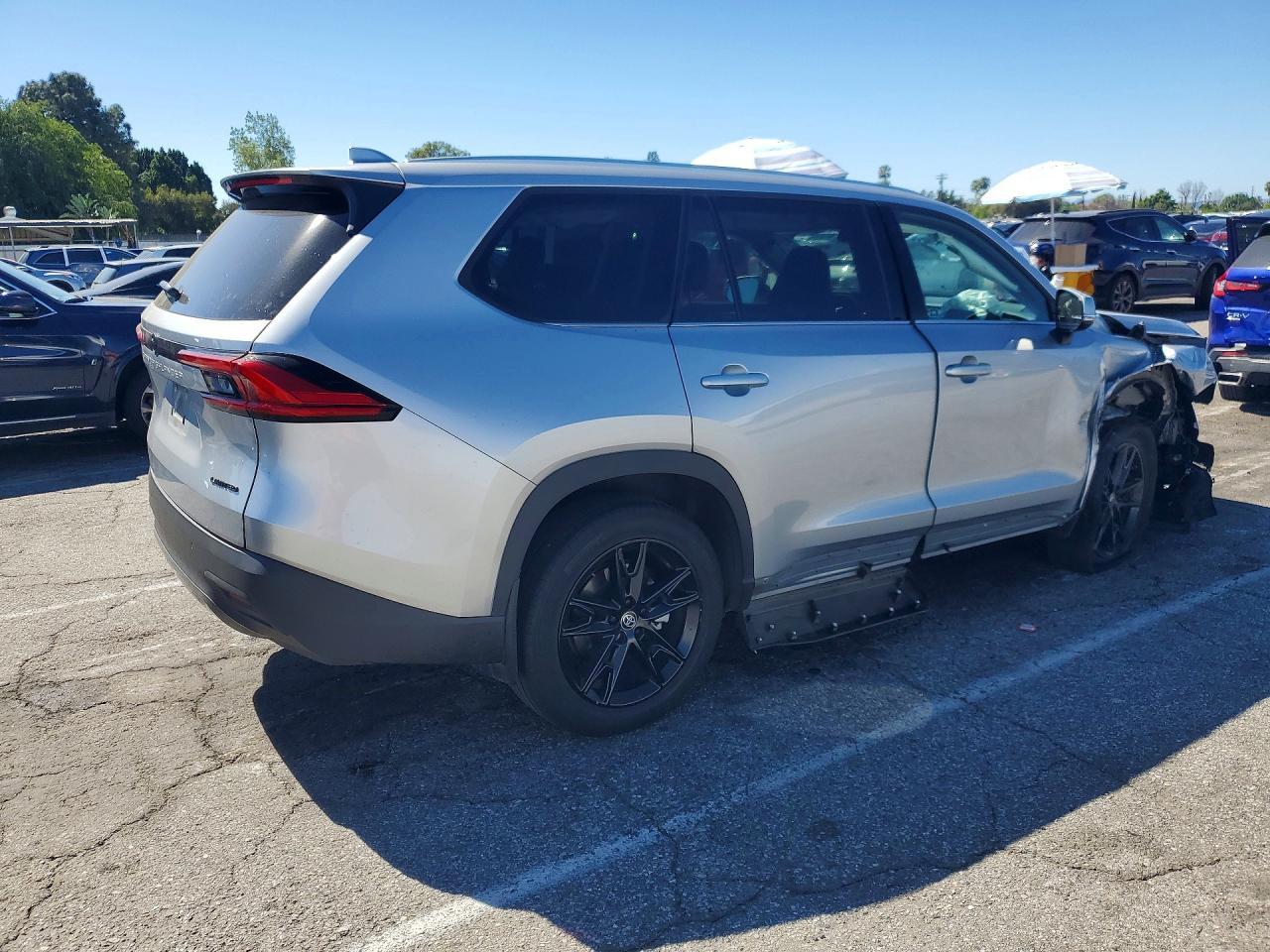 2024 Toyota Grand Highlander Limited - Image 3