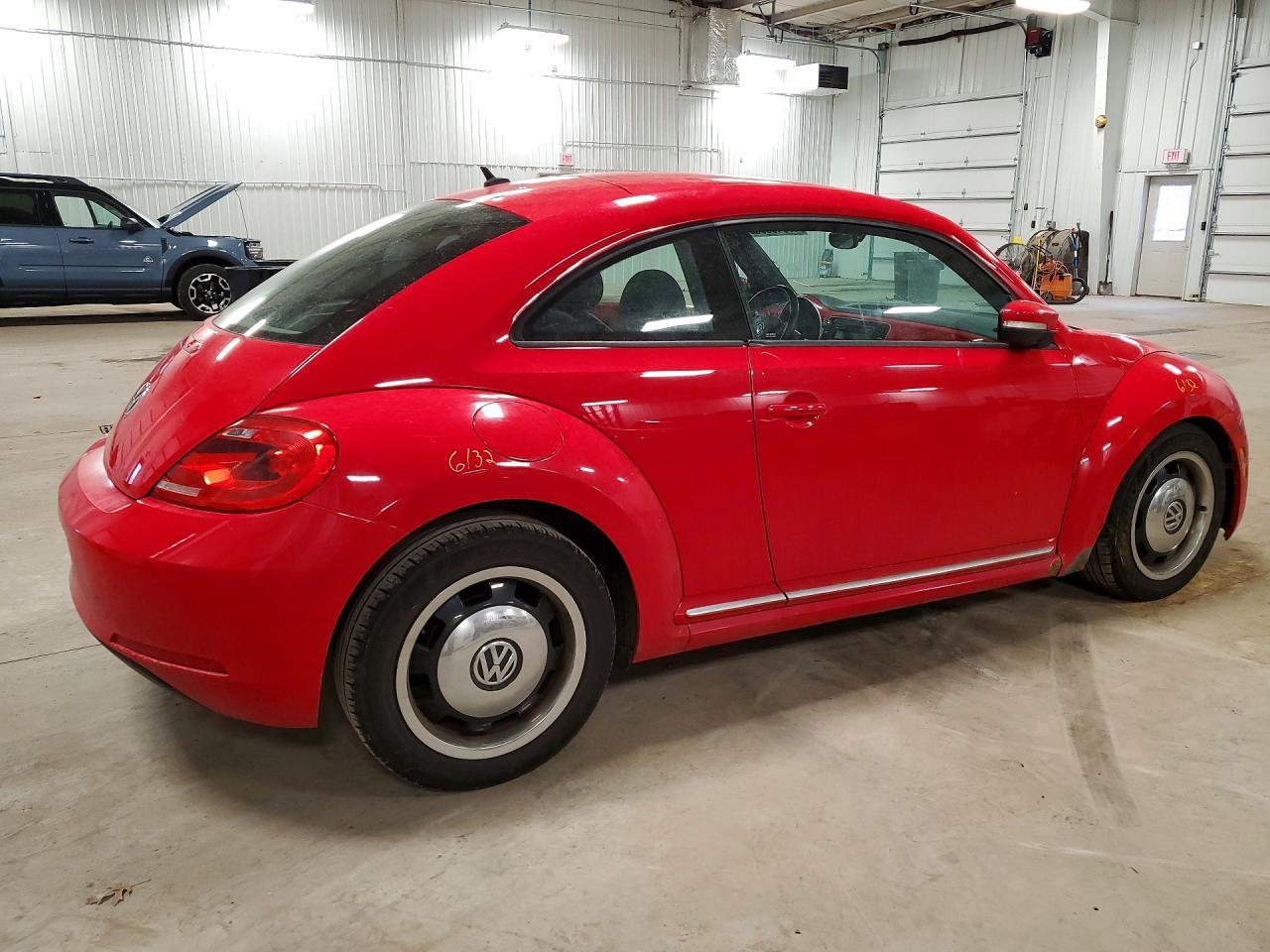 2012 Volkswagen Beetle - Фото 3