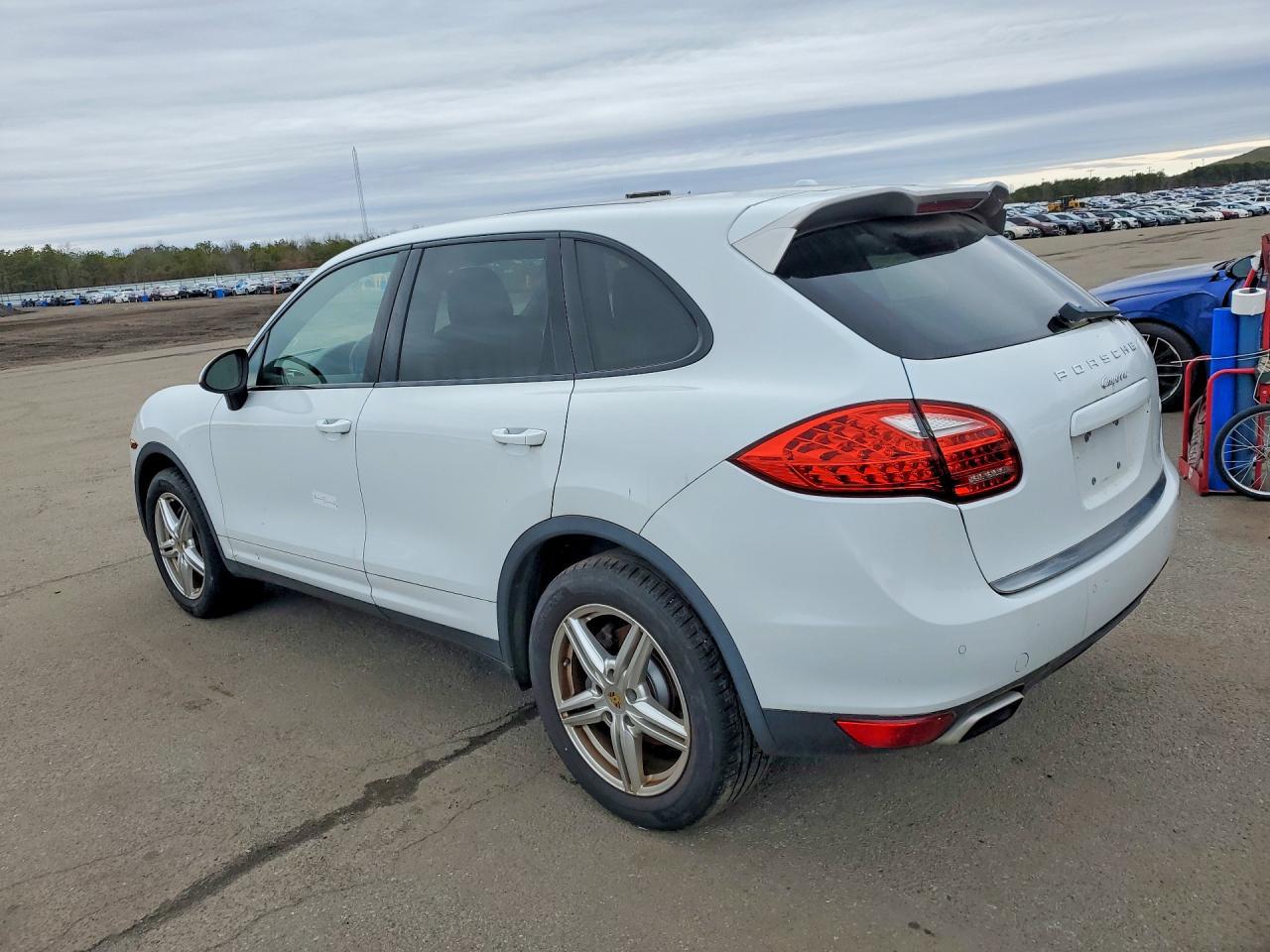 2014 Porsche Cayenne - Image 2