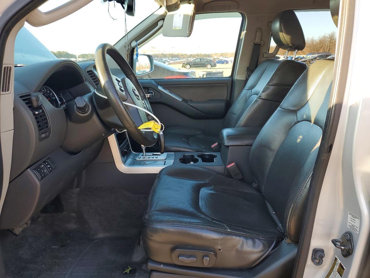 2011 Nissan Pathfinder S - Image 7