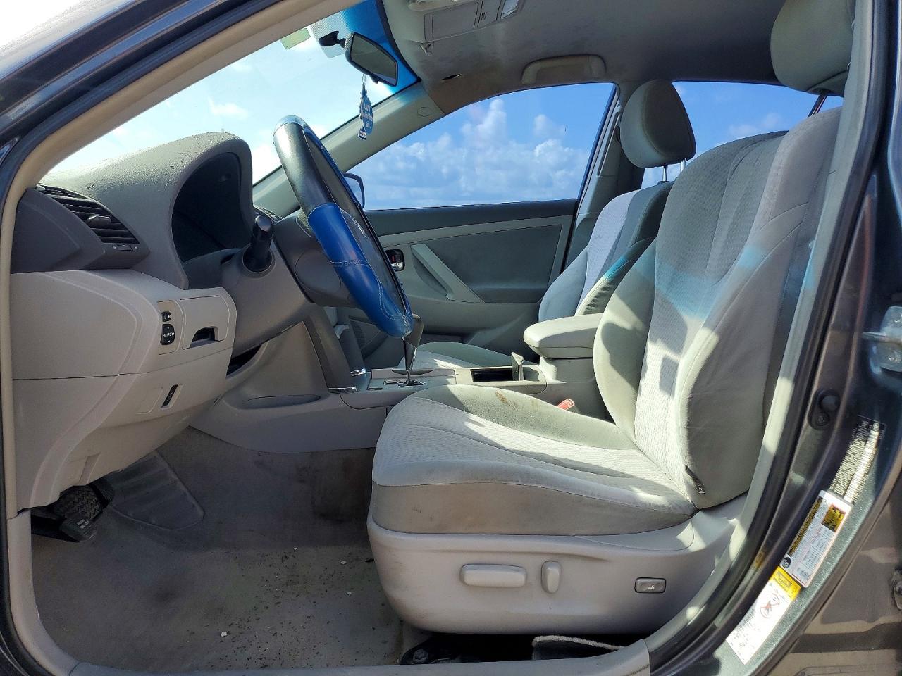 2010 Toyota Camry Le - Фото 7