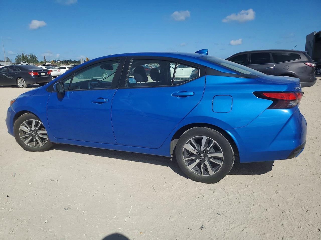 2022 Nissan Versa Sv - Image 2
