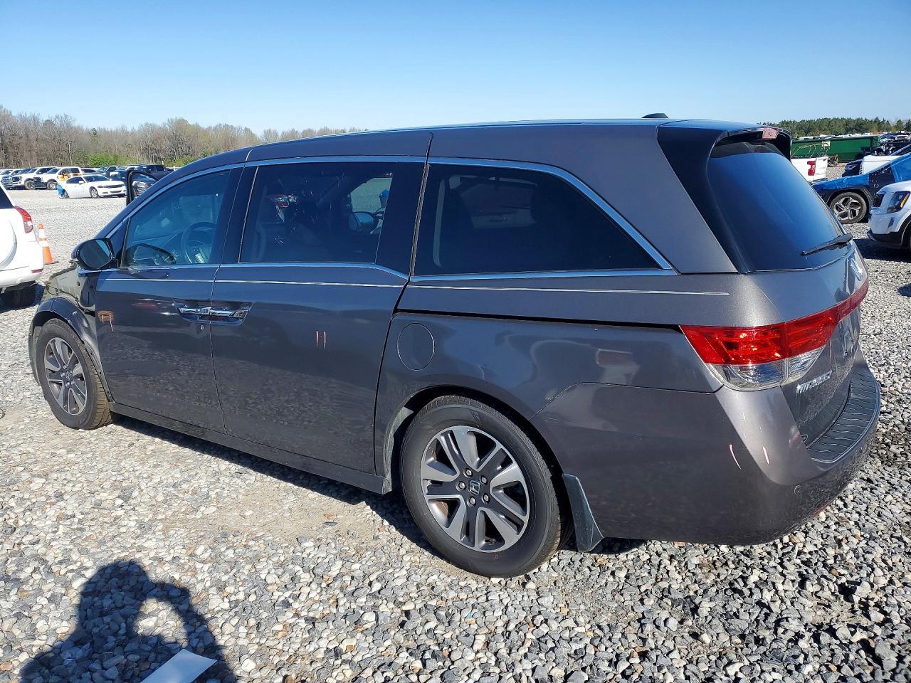 2015 Honda Odyssey - Image 2