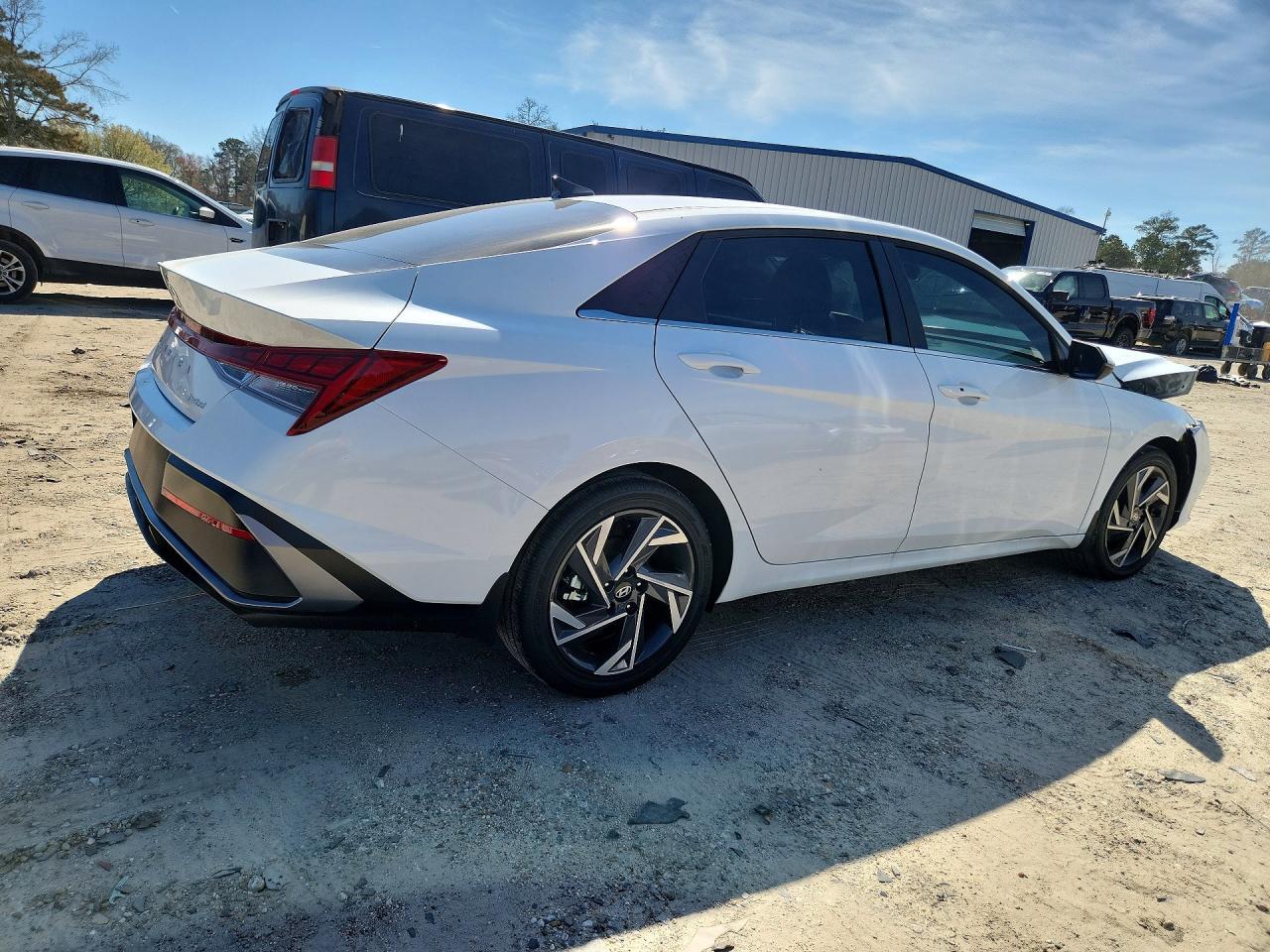 2026 Hyundai Elantra Limited - Фото 3