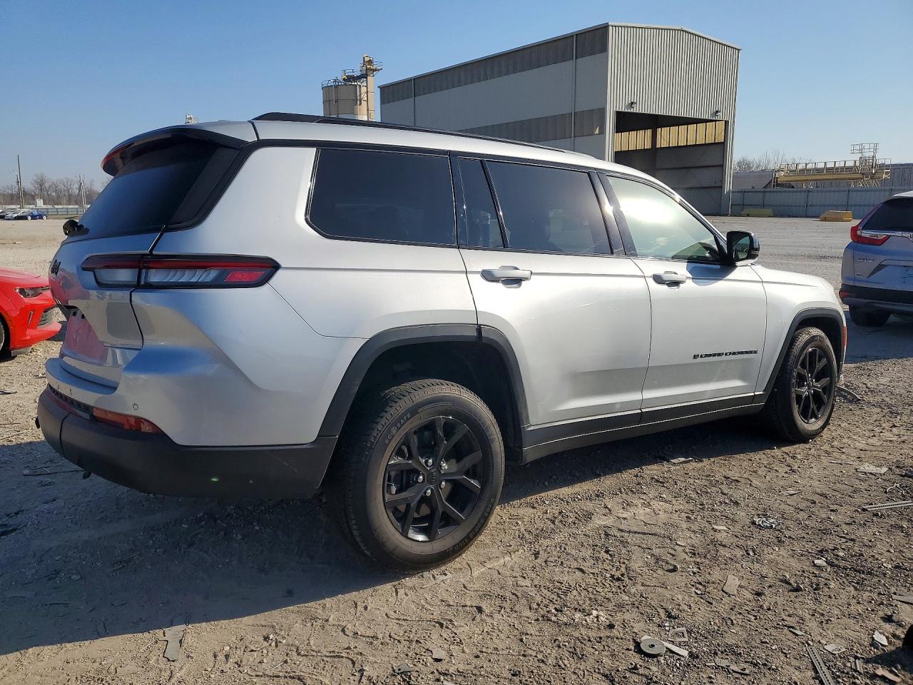 2024 Jeep Grand Cherokee L Laredo - Image 3