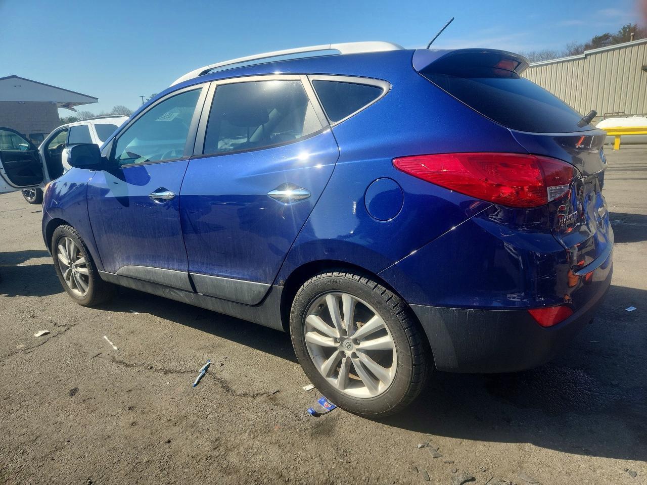 2011 Hyundai Tucson Limited - Image 2