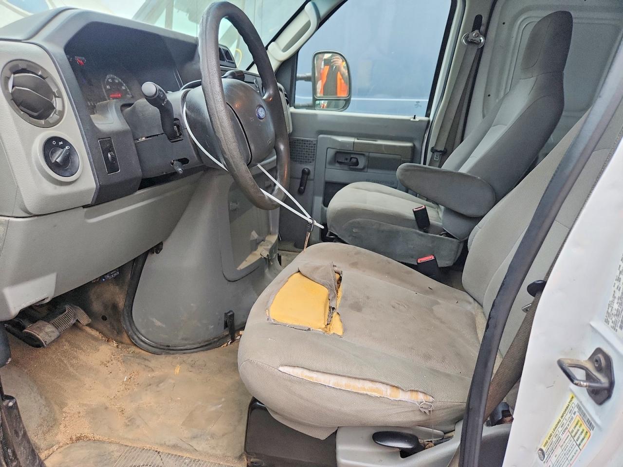 2011 Ford Econoline E150 Van - Фото 7