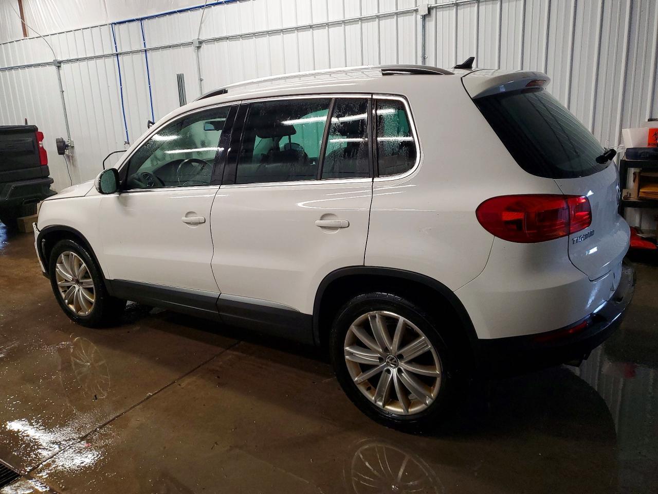 2013 Volkswagen Tiguan S - Фото 2