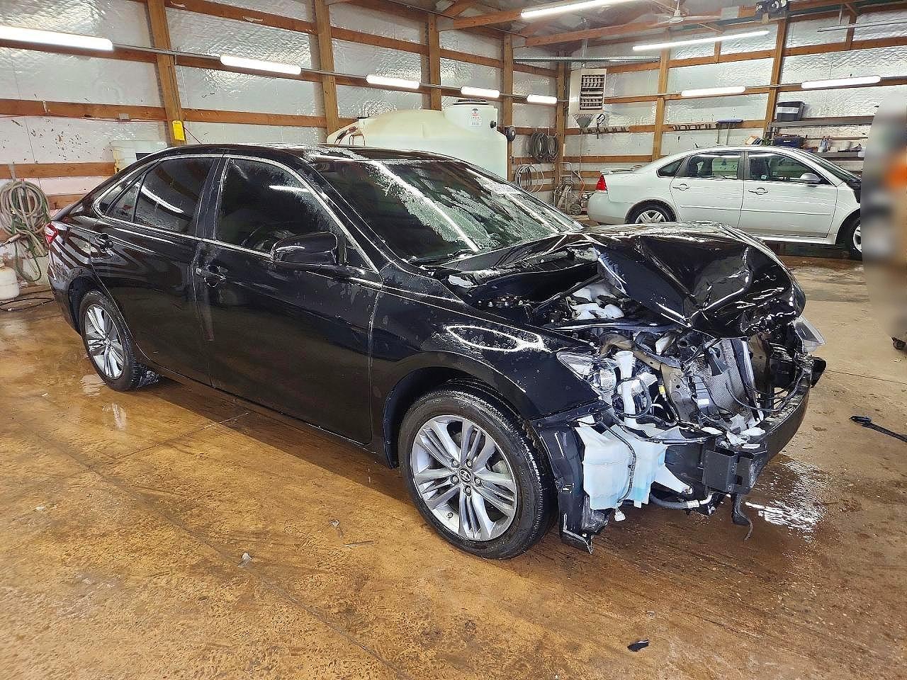 2017 Toyota Camry Se - Фото 4