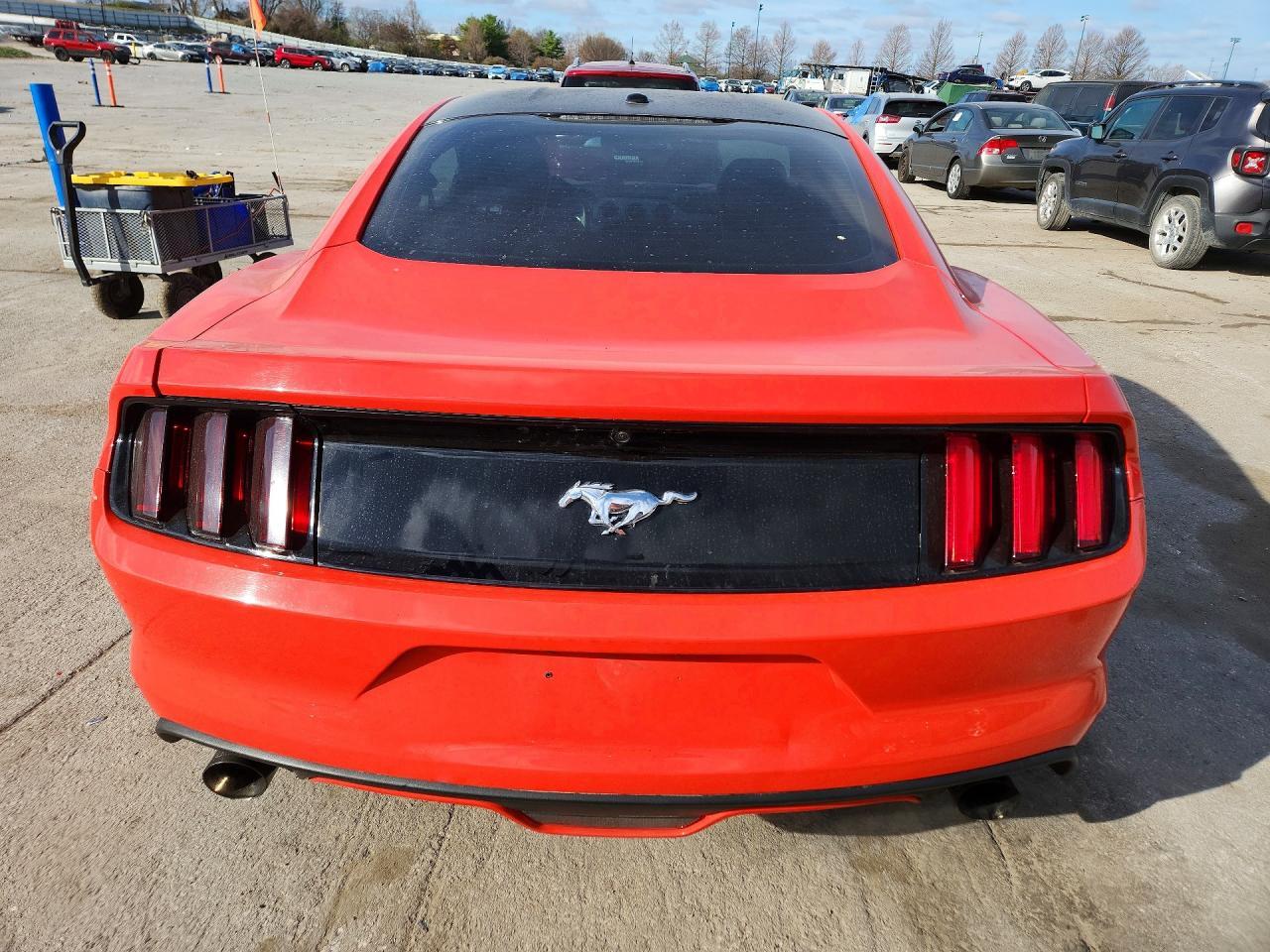 2015 Ford Mustang - Фото 6