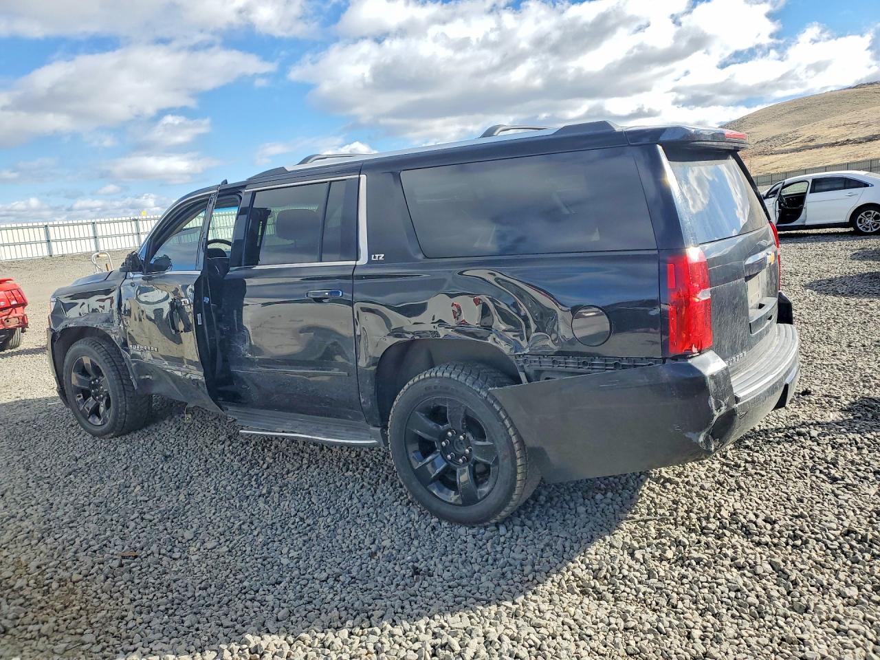 2015 Chevrolet Suburban K1500 Ltz - Фото 2