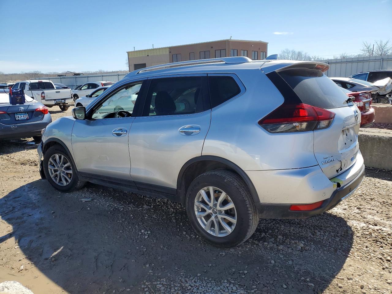 2020 Nissan Rogue Sv - Image 2