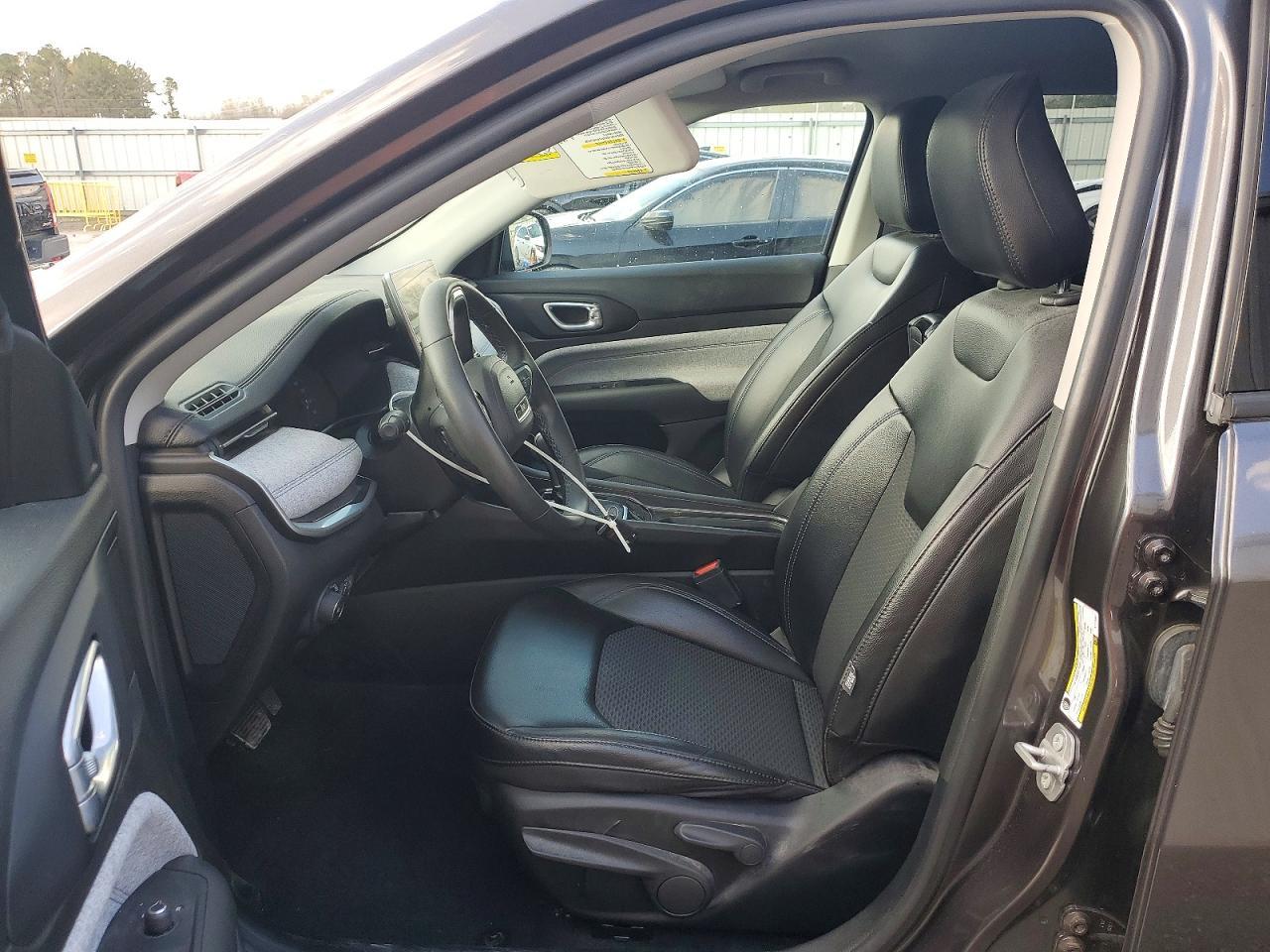 2022 Jeep Compass Latitude - Image 7