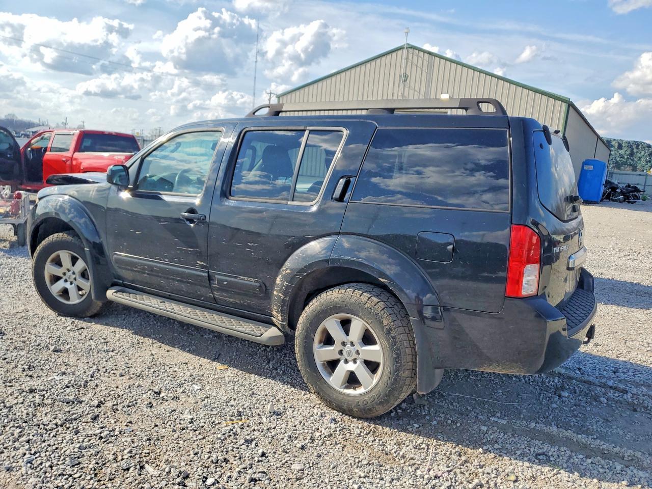 2012 Nissan Pathfinder S - Фото 2