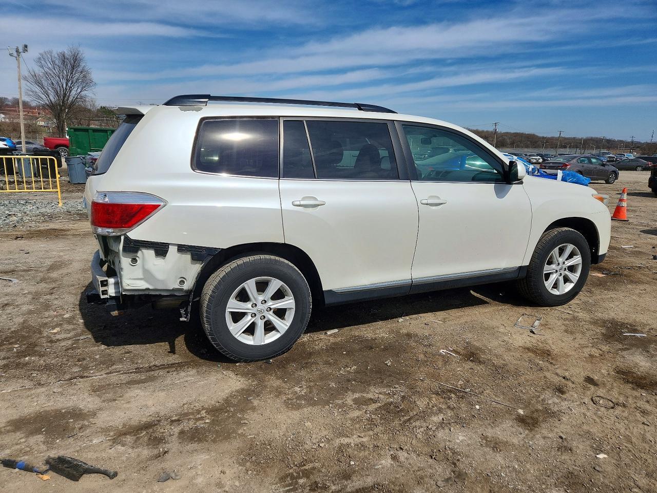 2013 Toyota Highlander Plus - Image 3