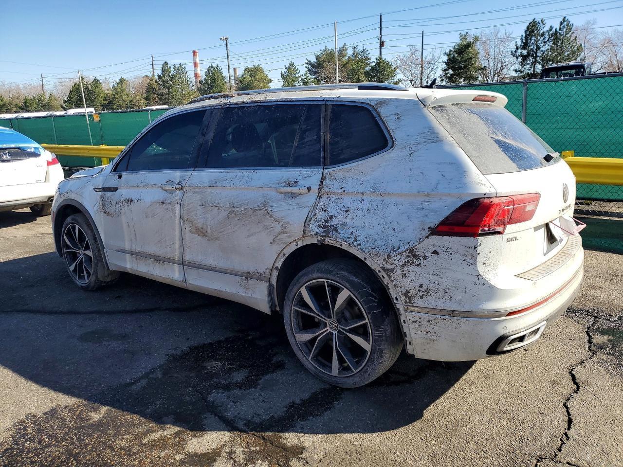 2022 Volkswagen Tiguan Sel R-Line - Image 2