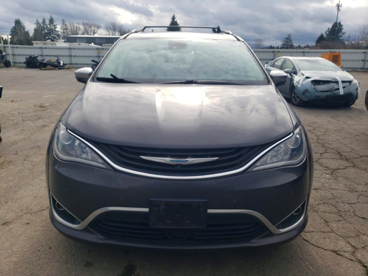 2018 Chrysler Pacifica Hybrid Limited - Image 5