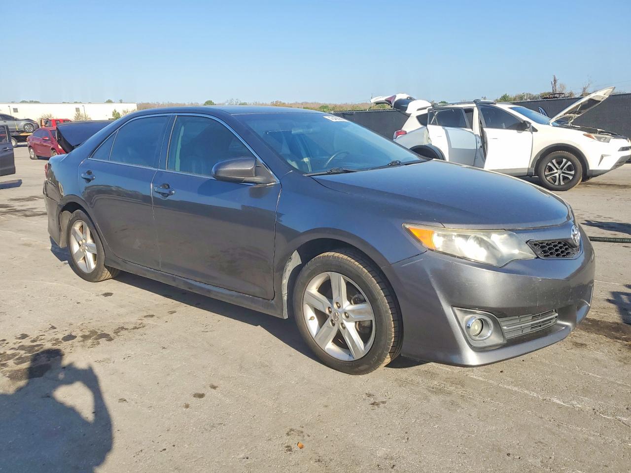 2014 Toyota Camry Se - Фото 4