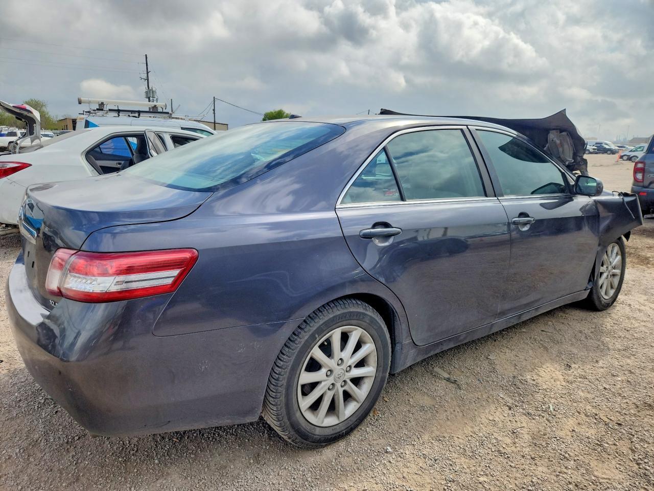 2011 Toyota Camry Xle - Image 3