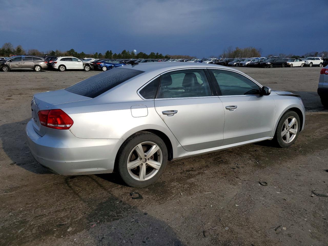2015 Volkswagen Passat S - Фото 3