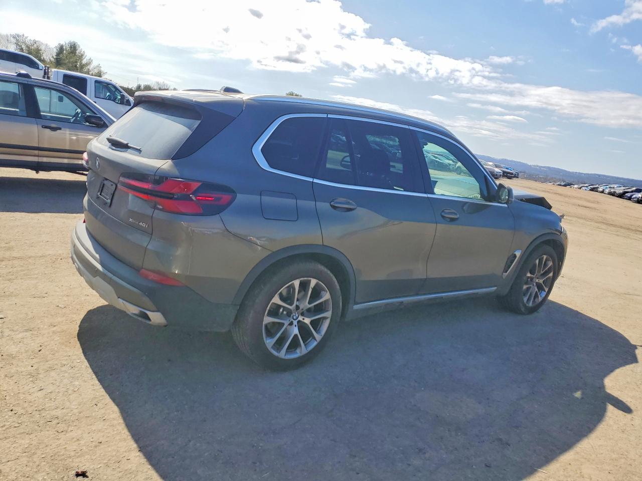 2025 BMW X5 xDrive40I - Image 3
