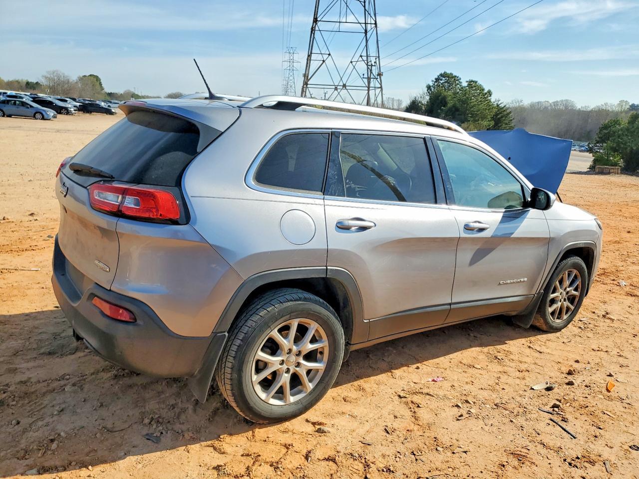 2018 Jeep Cherokee Latitude - Image 3