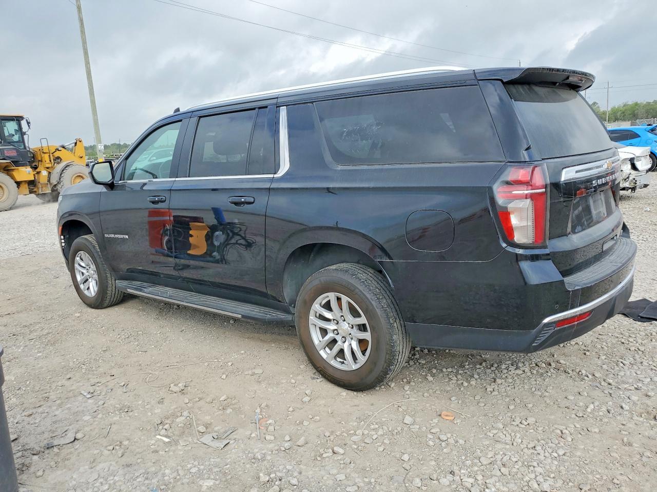 2021 Chevrolet Suburban C1500 Lt - Фото 2