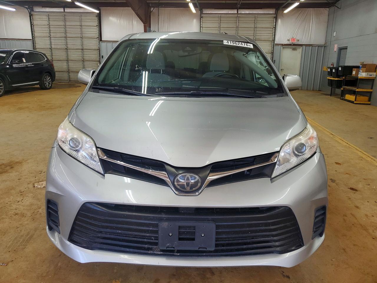 2019 Toyota Sienna Le 8-Passenger - Image 5