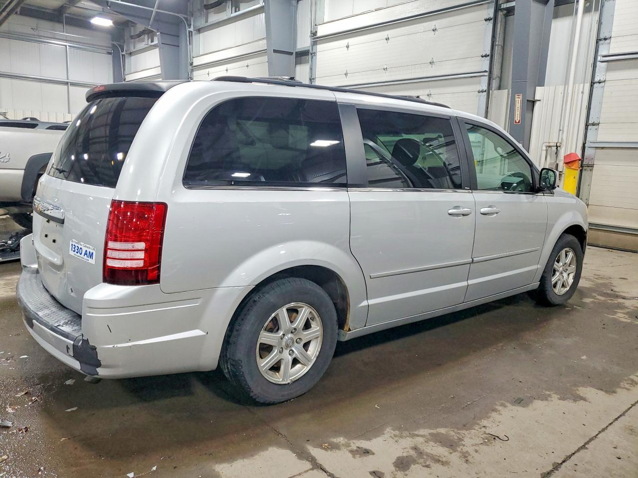 2008 Chrysler Town & Country Touring - Image 3