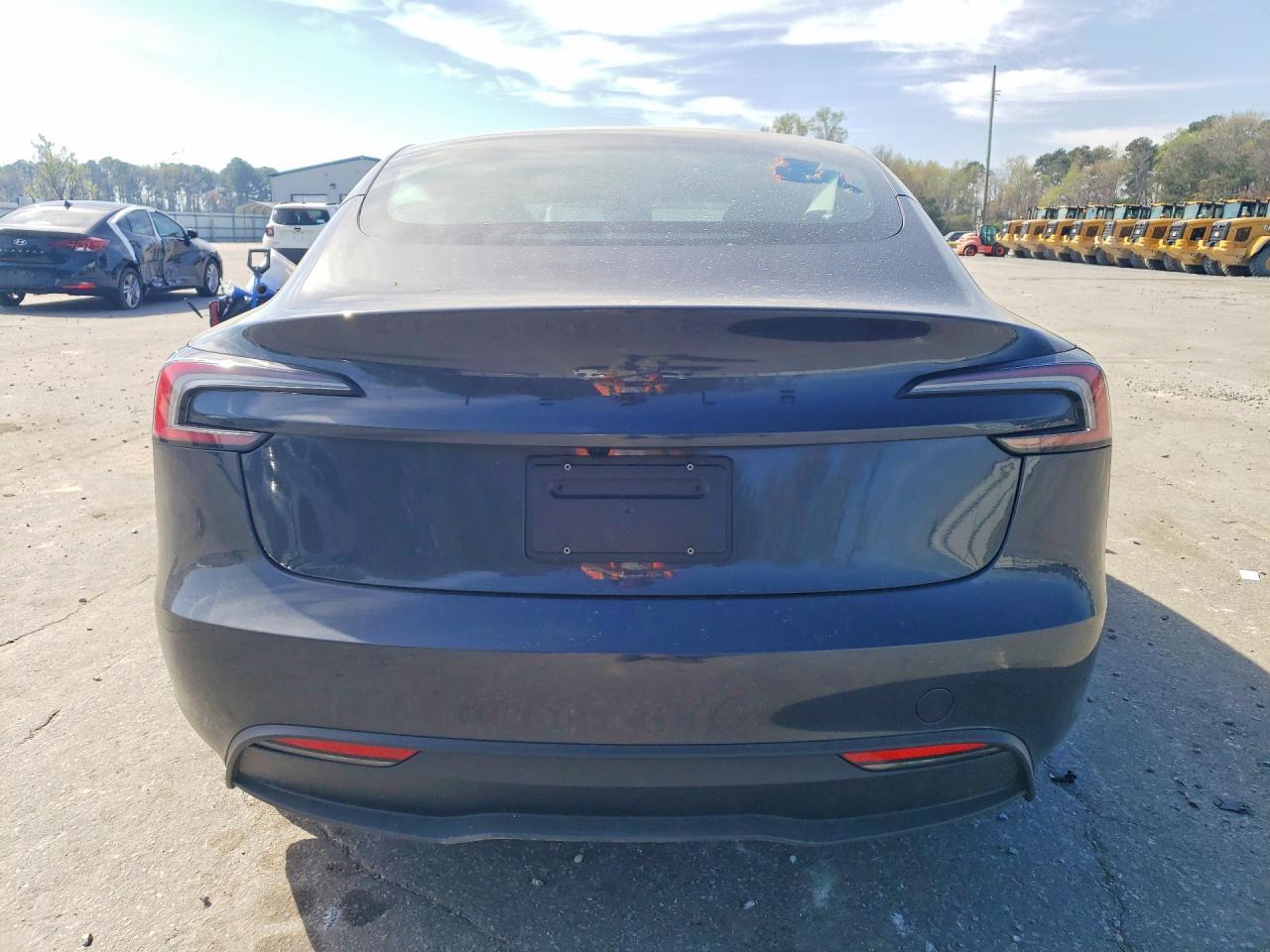 2026 Tesla Model 3 - Фото 6