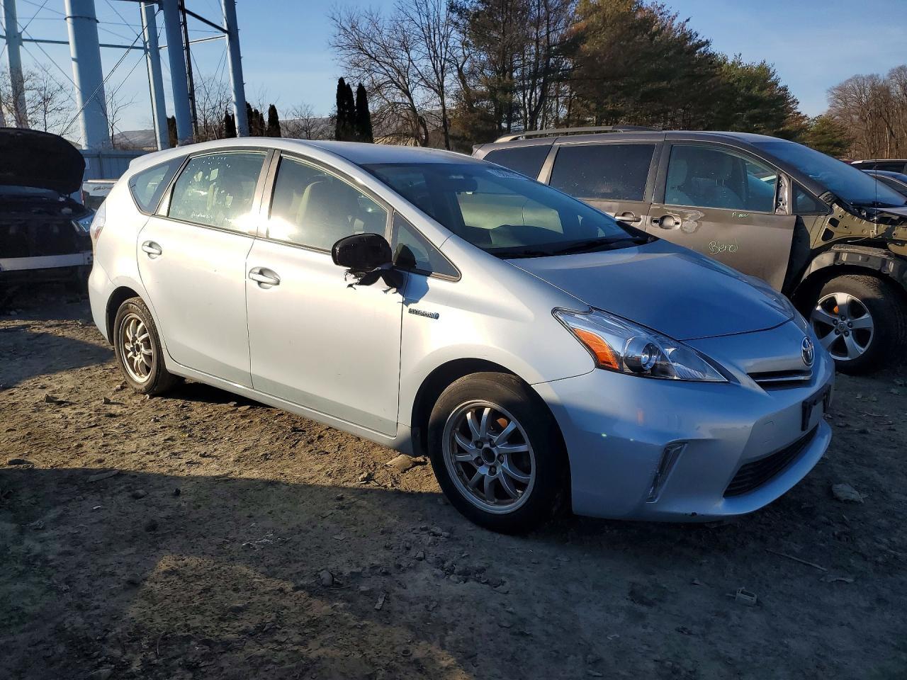 2013 Toyota Prius V - Фото 4