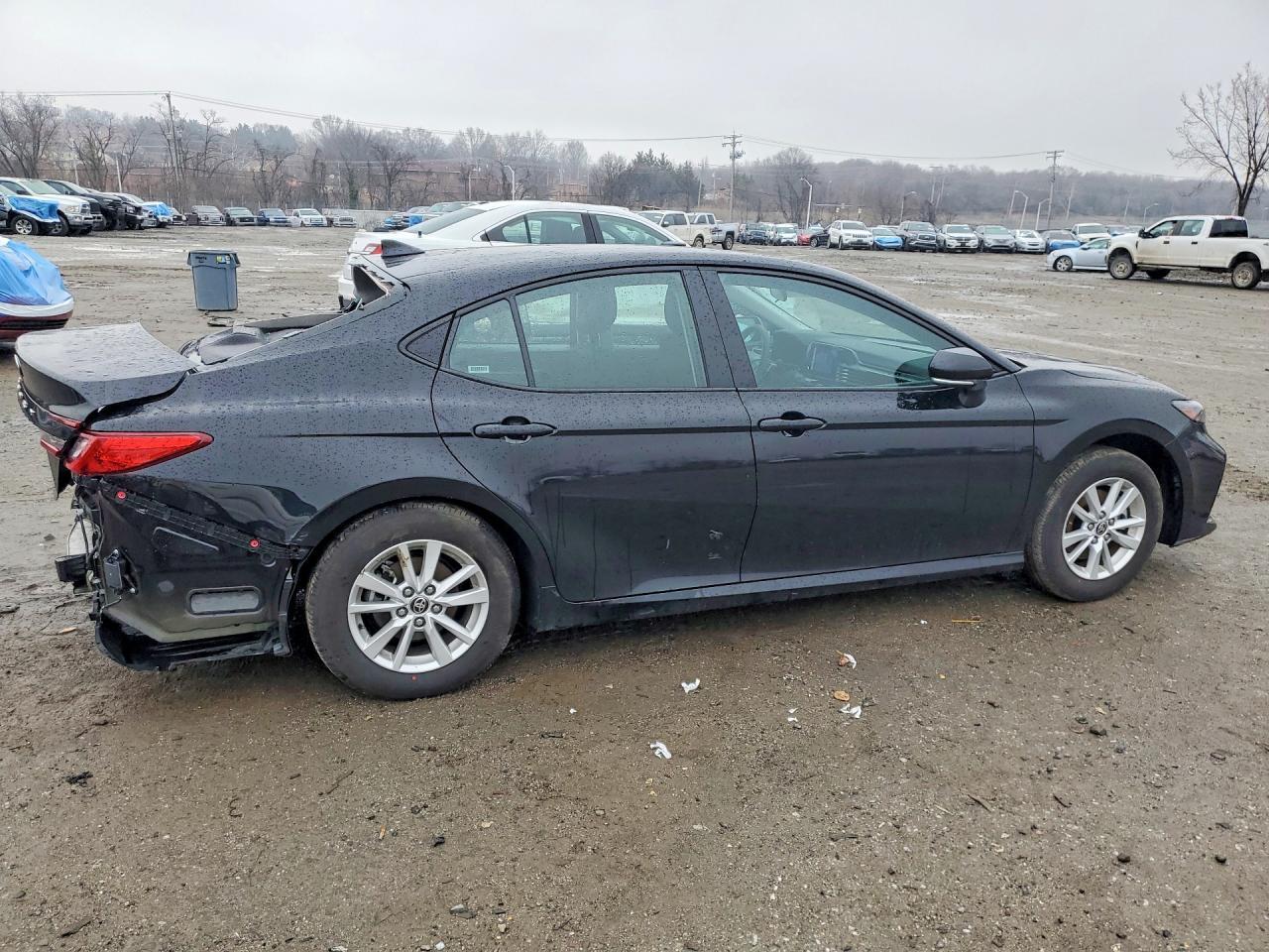 2025 Toyota Camry Le - Фото 3